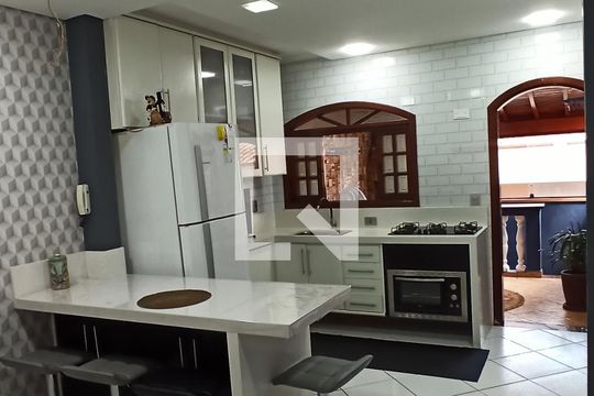 Detalhe - Cozinha de casa para alugar com 3 quartos, 132m² em Vila Pereira Barreto, São Paulo