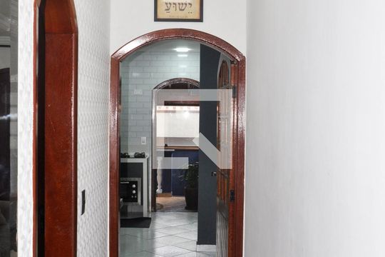  Corredor de casa para alugar com 3 quartos, 132m² em Vila Pereira Barreto, São Paulo