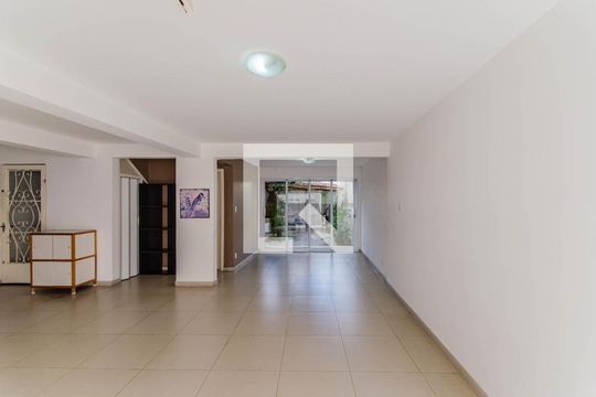 Garagem de casa à venda com 4 quartos, 300m² em Jardim da Gloria, São Paulo
