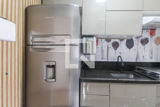 Cozinha de apartamento para alugar com 2 quartos, 49m² em Parque São Lourenço, São Paulo