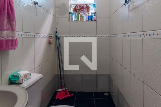 Edícula - Banheiro de casa à venda com 4 quartos, 185m² em Jardim Ana Rosa, São Paulo