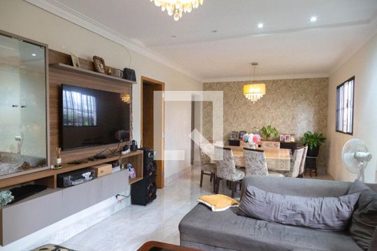 Sala de casa à venda com 4 quartos, 380m² em Vila Sirena, Guarulhos