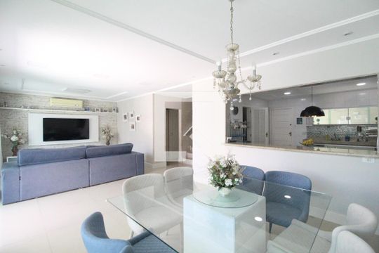 Sala de casa de condomínio à venda com 5 quartos, 318m² em Pechincha, Rio de Janeiro