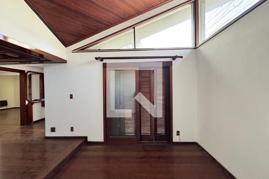 Sala de casa para alugar com 4 quartos, 320m² em Centro, São Leopoldo
