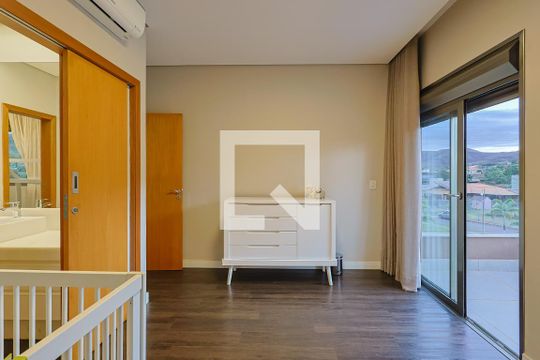 Quarto 2 de casa de condomínio à venda com 3 quartos, 240m² em , Nova Lima