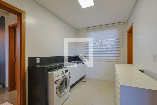 Área de Serviço de casa de condomínio à venda com 3 quartos, 240m² em , Nova Lima