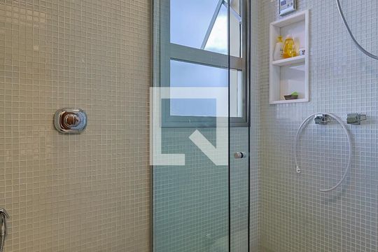 Banheiro dos Quartos 1 e 2 de casa de condomínio à venda com 3 quartos, 240m² em , Nova Lima