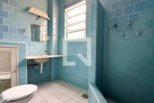 Banheiro de apartamento para alugar com 2 quartos, 162m² em Leblon, Rio de Janeiro