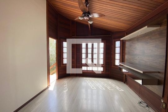 Sala de casa à venda com 3 quartos, 660m² em Pilares, Rio de Janeiro