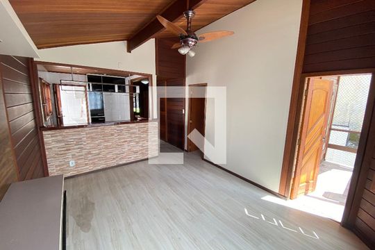 Sala de casa à venda com 3 quartos, 660m² em Pilares, Rio de Janeiro
