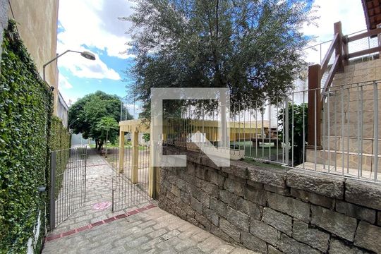 Garagem de casa à venda com 3 quartos, 660m² em Pilares, Rio de Janeiro