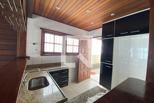 Cozinha de casa à venda com 3 quartos, 660m² em Pilares, Rio de Janeiro