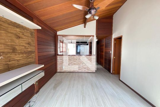Sala de casa à venda com 3 quartos, 660m² em Pilares, Rio de Janeiro
