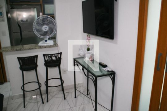 Sala de apartamento para alugar com 2 quartos, 48m² em Nova Mirim, Praia Grande