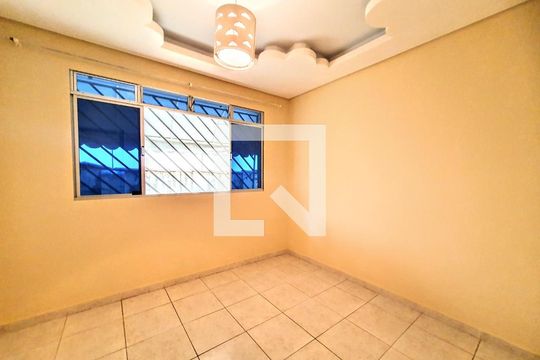 Quarto 2 de casa para alugar com 3 quartos, 80m² em Fernão Dias, Belo Horizonte