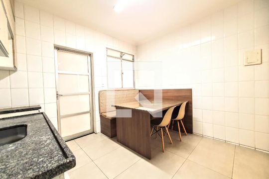 Cozinha de casa para alugar com 3 quartos, 80m² em Fernão Dias, Belo Horizonte