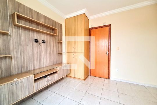 Quarto 3 de casa para alugar com 3 quartos, 80m² em Fernão Dias, Belo Horizonte