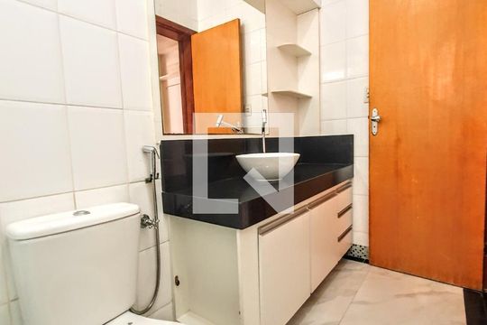 Banheiro de casa para alugar com 3 quartos, 80m² em Fernão Dias, Belo Horizonte