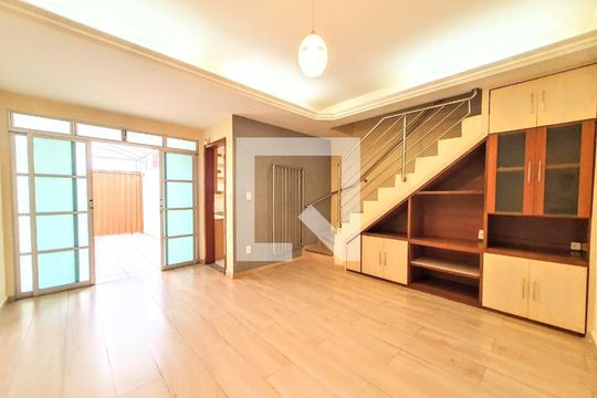 Casa para alugar com 3 quartos, 80m² em Fernão Dias, Belo Horizonte
