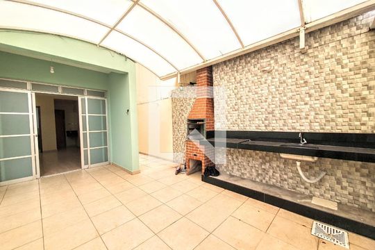 Área comum de casa para alugar com 3 quartos, 80m² em Fernão Dias, Belo Horizonte