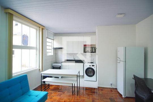 Cozinha de apartamento à venda com 1 quarto, 35m² em Floresta, Porto Alegre