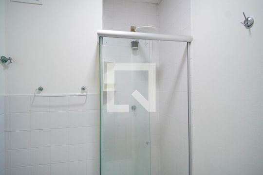 Banheiro de apartamento à venda com 1 quarto, 35m² em Floresta, Porto Alegre