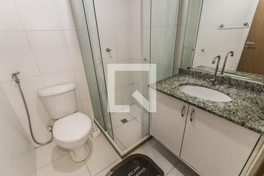 Banheiro de apartamento para alugar com 1 quarto, 50m² em Stiep, Salvador