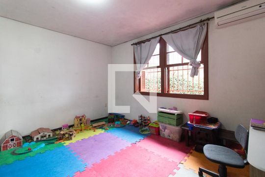 Sala 2 de casa à venda com 2 quartos, 200m² em Medianeira, Porto Alegre