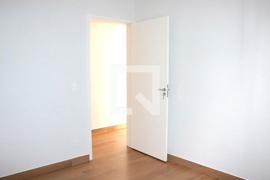 Quarto 1 de casa para alugar com 2 quartos, 75m² em Vila Campo Grande, São Paulo