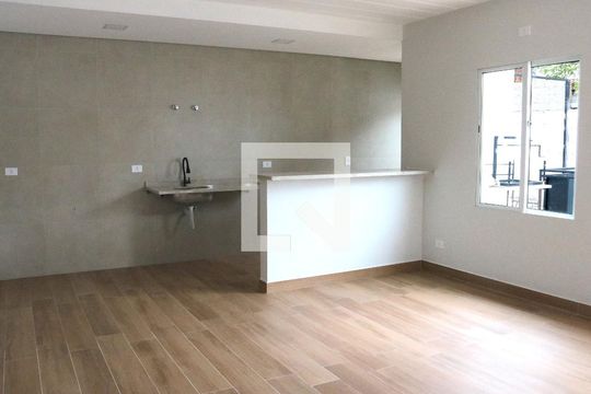 Sala de estar de casa para alugar com 2 quartos, 75m² em Vila Campo Grande, São Paulo