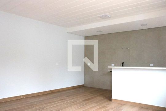 Sala de estar de casa para alugar com 2 quartos, 75m² em Vila Campo Grande, São Paulo