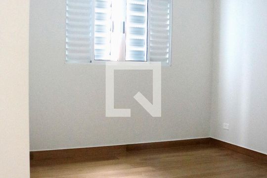 Quarto 2 de casa para alugar com 2 quartos, 75m² em Vila Campo Grande, São Paulo