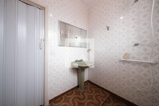 Banheiro de casa à venda com 2 quartos, 6672m² em Parque Boturussu, São Paulo