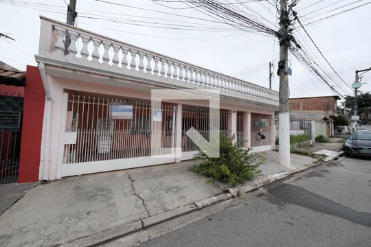 Fachada de casa à venda com 2 quartos, 6672m² em Parque Boturussu, São Paulo