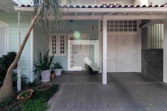 Área comum de casa à venda com 3 quartos, 250m² em Cristal, Porto Alegre