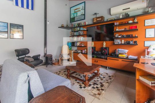 Área comum de casa à venda com 3 quartos, 250m² em Cristal, Porto Alegre