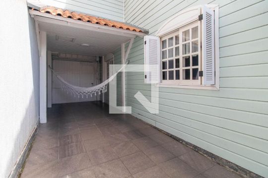 Área comum de casa à venda com 3 quartos, 250m² em Cristal, Porto Alegre