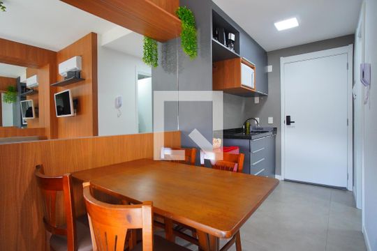 Cozinha de apartamento para alugar com 1 quarto, 25m² em Boa Vista, Porto Alegre