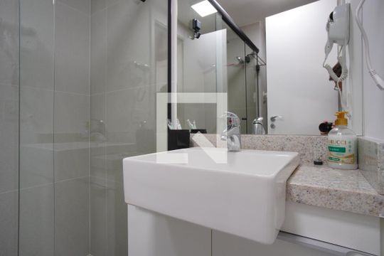 Banheiro Corredor de apartamento para alugar com 1 quarto, 25m² em Boa Vista, Porto Alegre