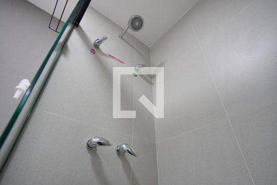 Banheiro Corredor de apartamento para alugar com 1 quarto, 25m² em Boa Vista, Porto Alegre