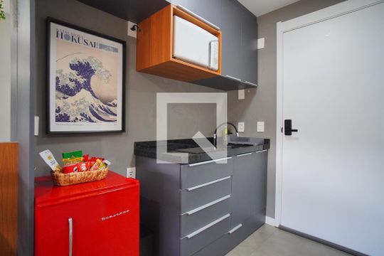 Cozinha de apartamento para alugar com 1 quarto, 25m² em Boa Vista, Porto Alegre