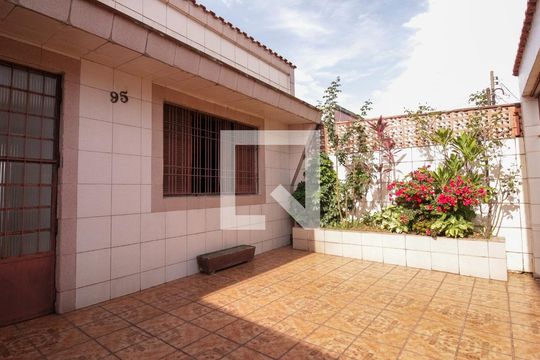 Quintal de casa à venda com 3 quartos, 250m² em Aricanduva, São Paulo