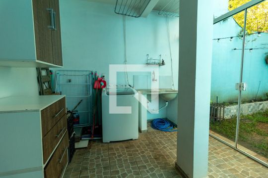 Área de Serviço de casa para alugar com 4 quartos, 194m² em Alto da Lapa, São Paulo