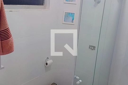 Banheiro de kitnet/studio para alugar com 1 quarto, 35m² em Canto do Forte, Praia Grande