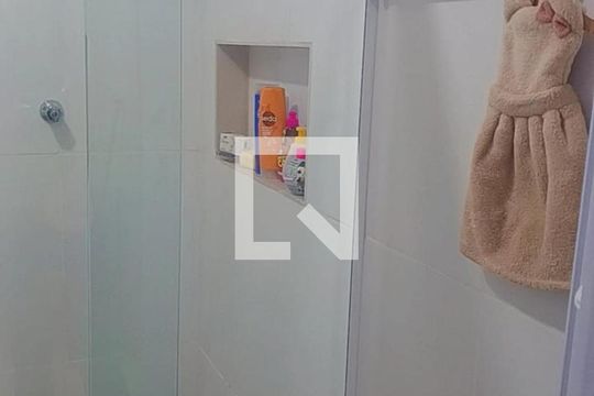 Banheiro de kitnet/studio para alugar com 1 quarto, 35m² em Canto do Forte, Praia Grande
