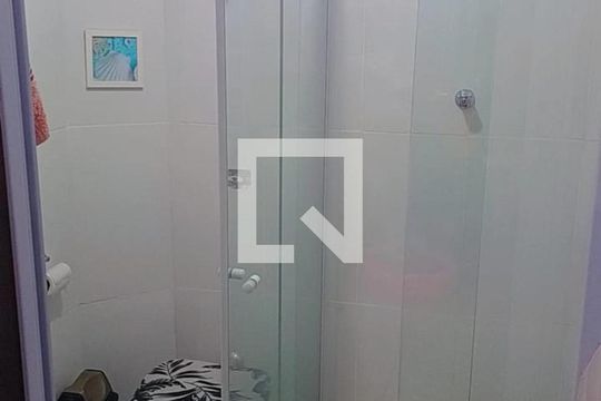 Banheiro de kitnet/studio para alugar com 1 quarto, 35m² em Canto do Forte, Praia Grande