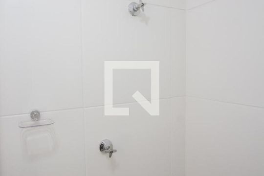 Banheiro de kitnet/studio para alugar com 1 quarto, 20m² em Vila das Belezas, São Paulo