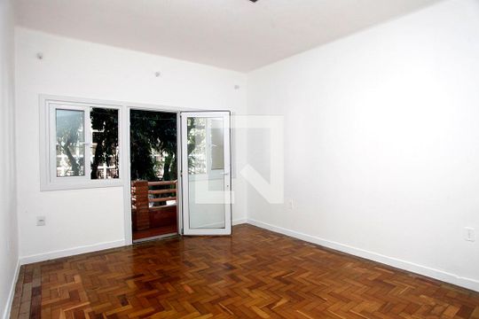 Quarto 1 de apartamento para alugar com 2 quartos, 73m² em Petrópolis, Porto Alegre