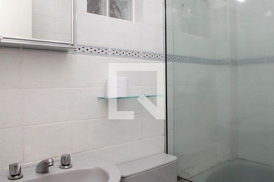 Banheiro de apartamento para alugar com 2 quartos, 73m² em Petrópolis, Porto Alegre