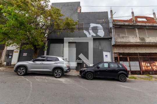 Fachada de casa para alugar com 1 quarto, 16m² em Parque Savoi City, São Paulo